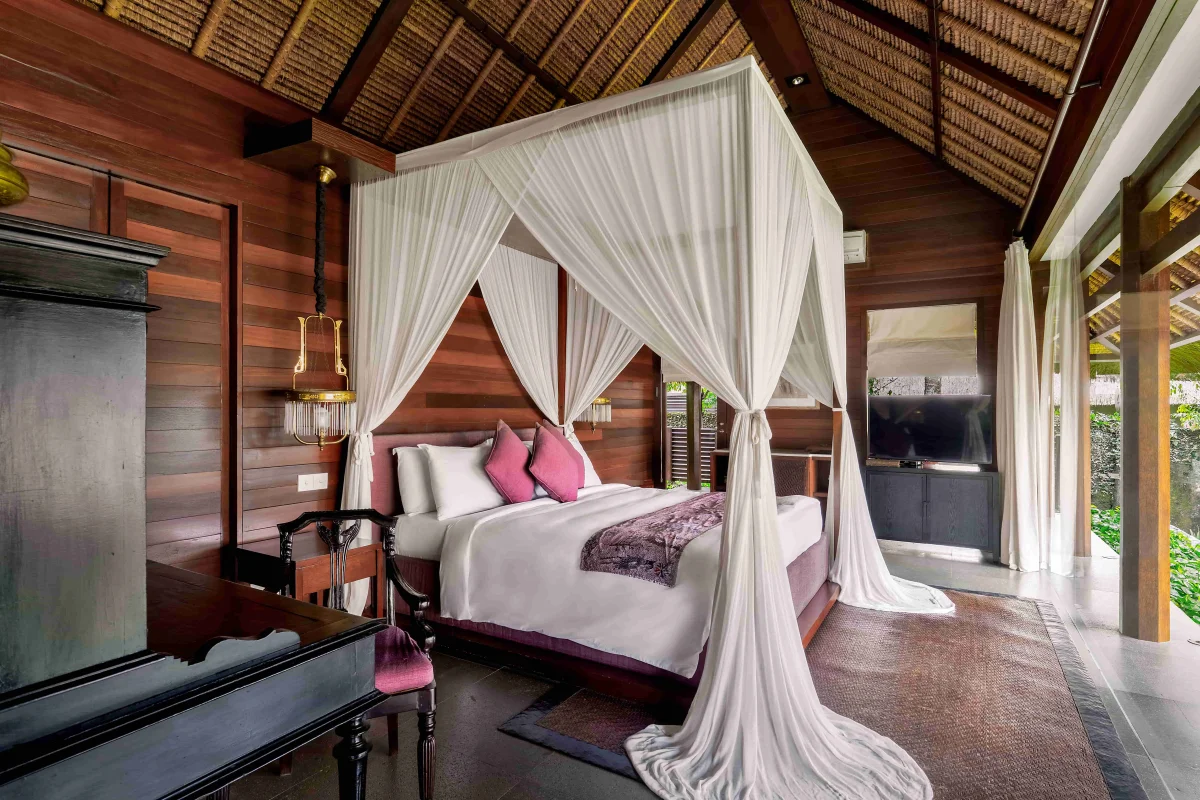 one-bedroom-honeymoon-suite-interior-bedroom-at-kayumanis-ubud-private-villa-and-spa