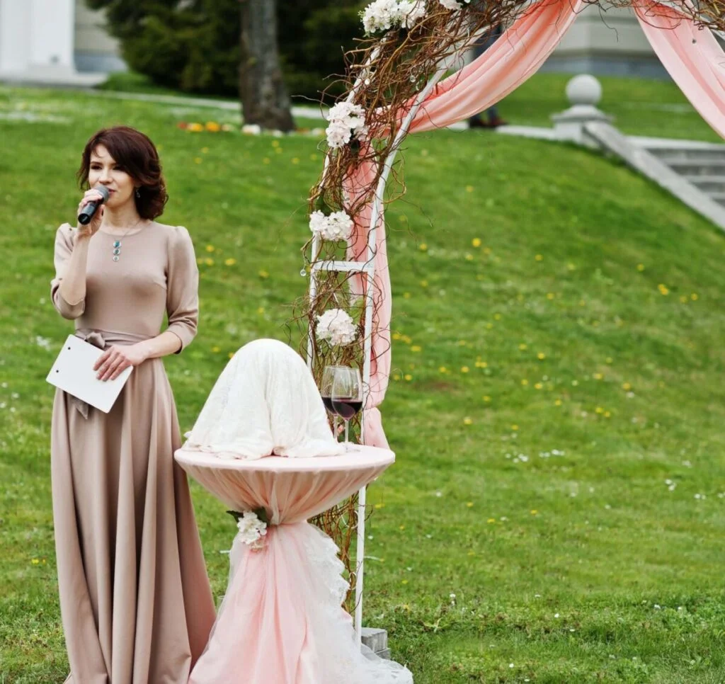 Wedding MC Guide: How to Be a Great Master of Ceremonies