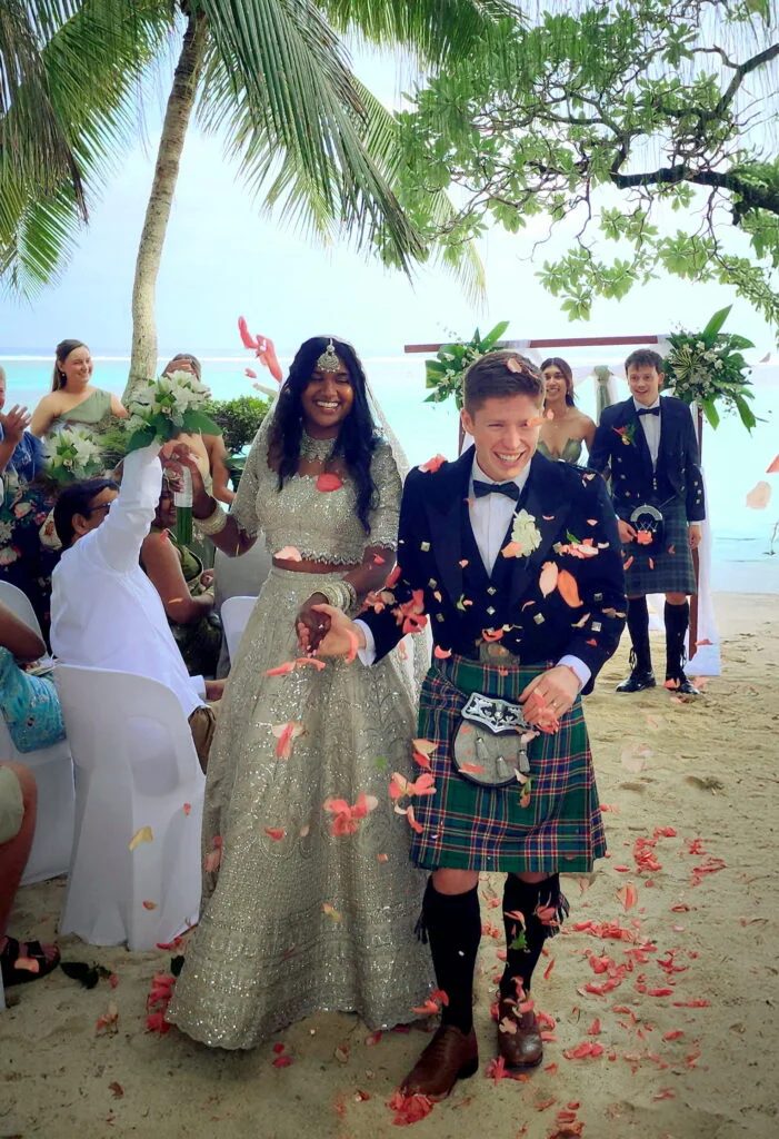 beach-wedding-of-mishka-and-hamish-at-the-rarotongan-beach-resort-cook-islands