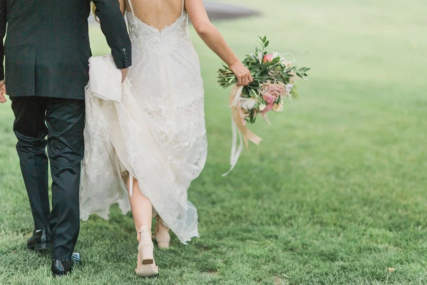 A Romantic Modern-Vintage Wedding with an Elegant Barn Reception