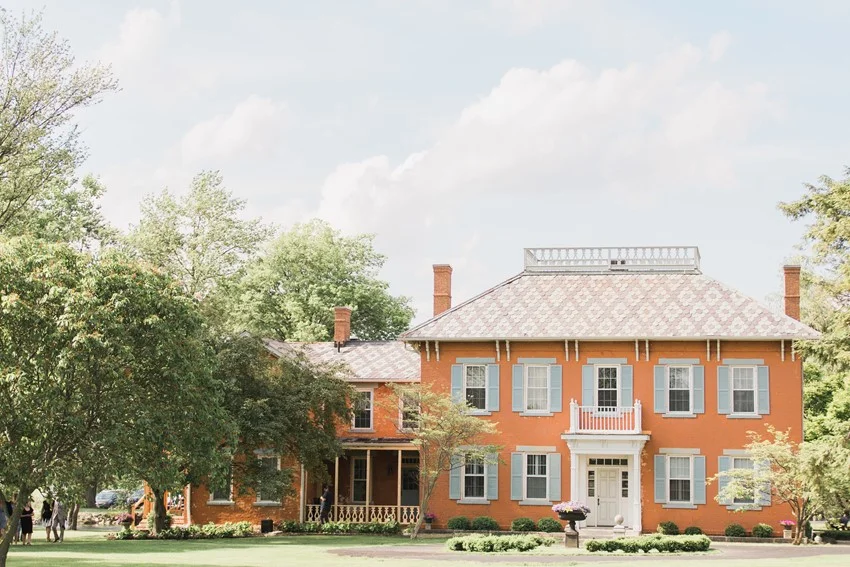 A Romantic Modern-Vintage Wedding with an Elegant Barn Reception