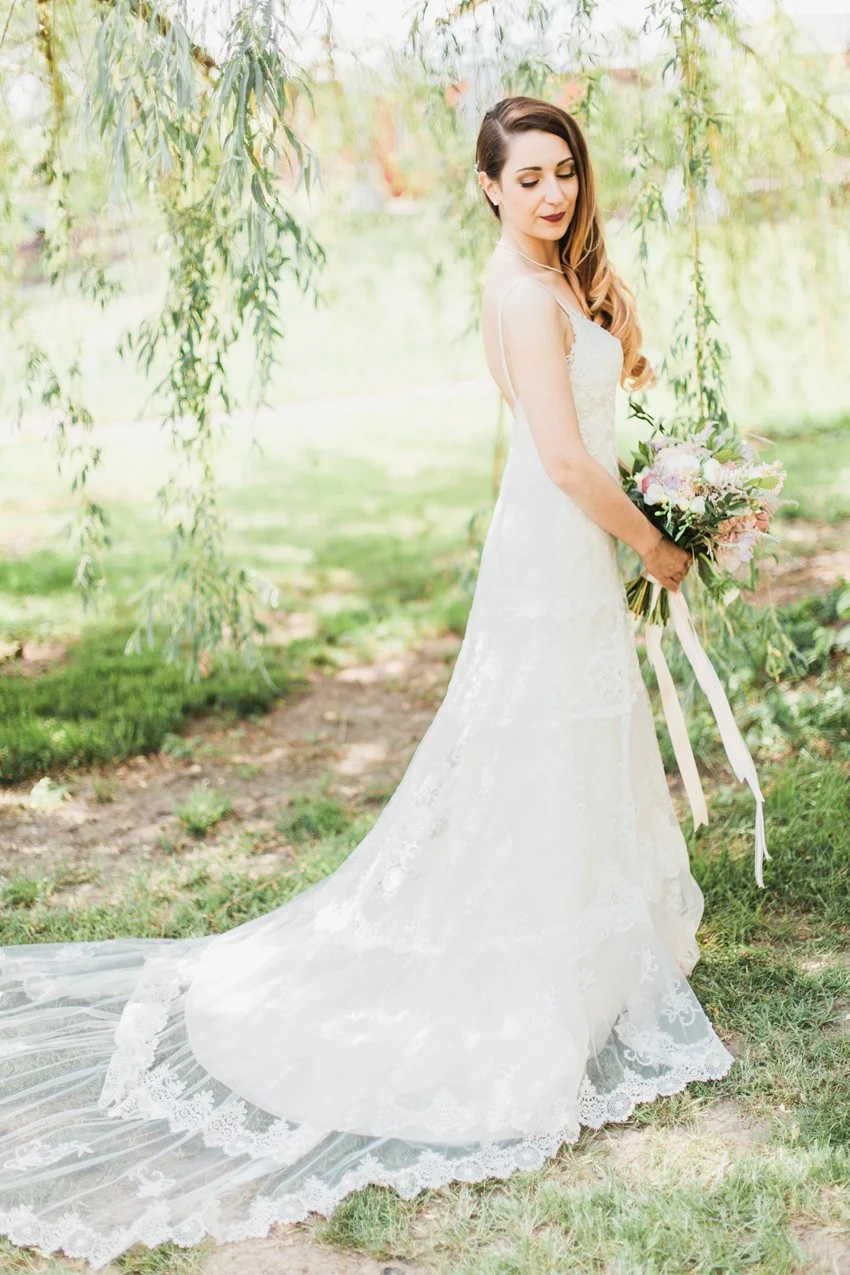 Modern Vintage Bride - A Romantic Modern-Vintage Wedding with an Elegant Barn Reception