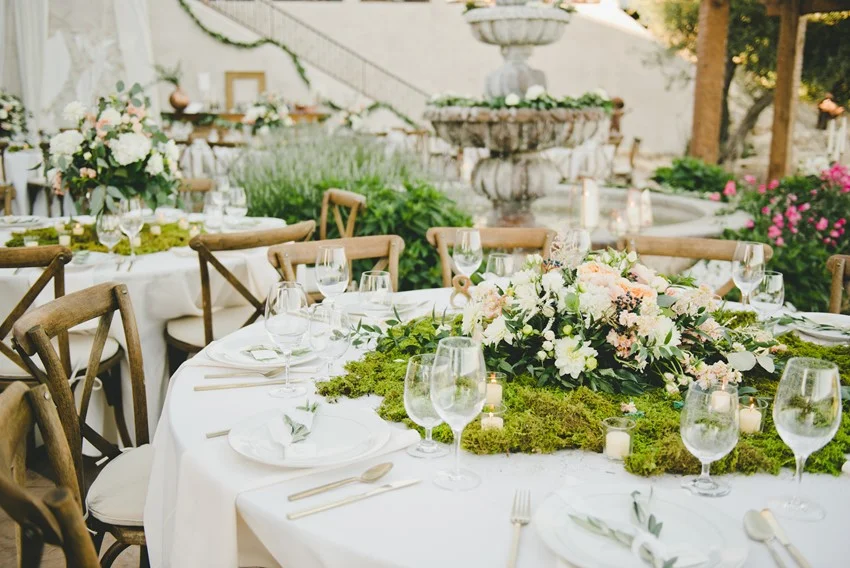 Lush Summer Wedding Reception // Photography by Onelove Photography http://www.onelove-photo.com