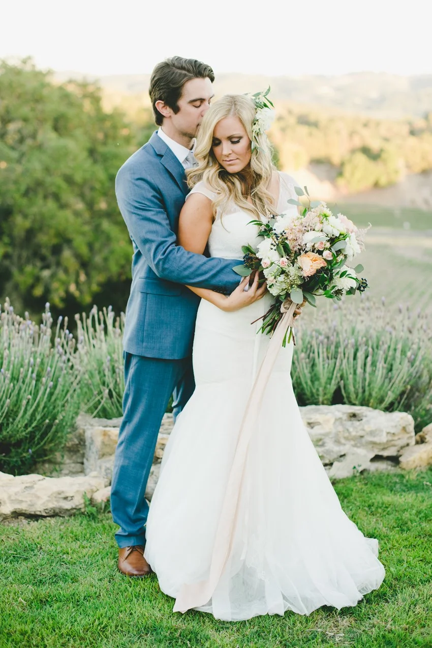 Romantic Summer Wedding // Photography by Onelove Photography http://www.onelove-photo.com