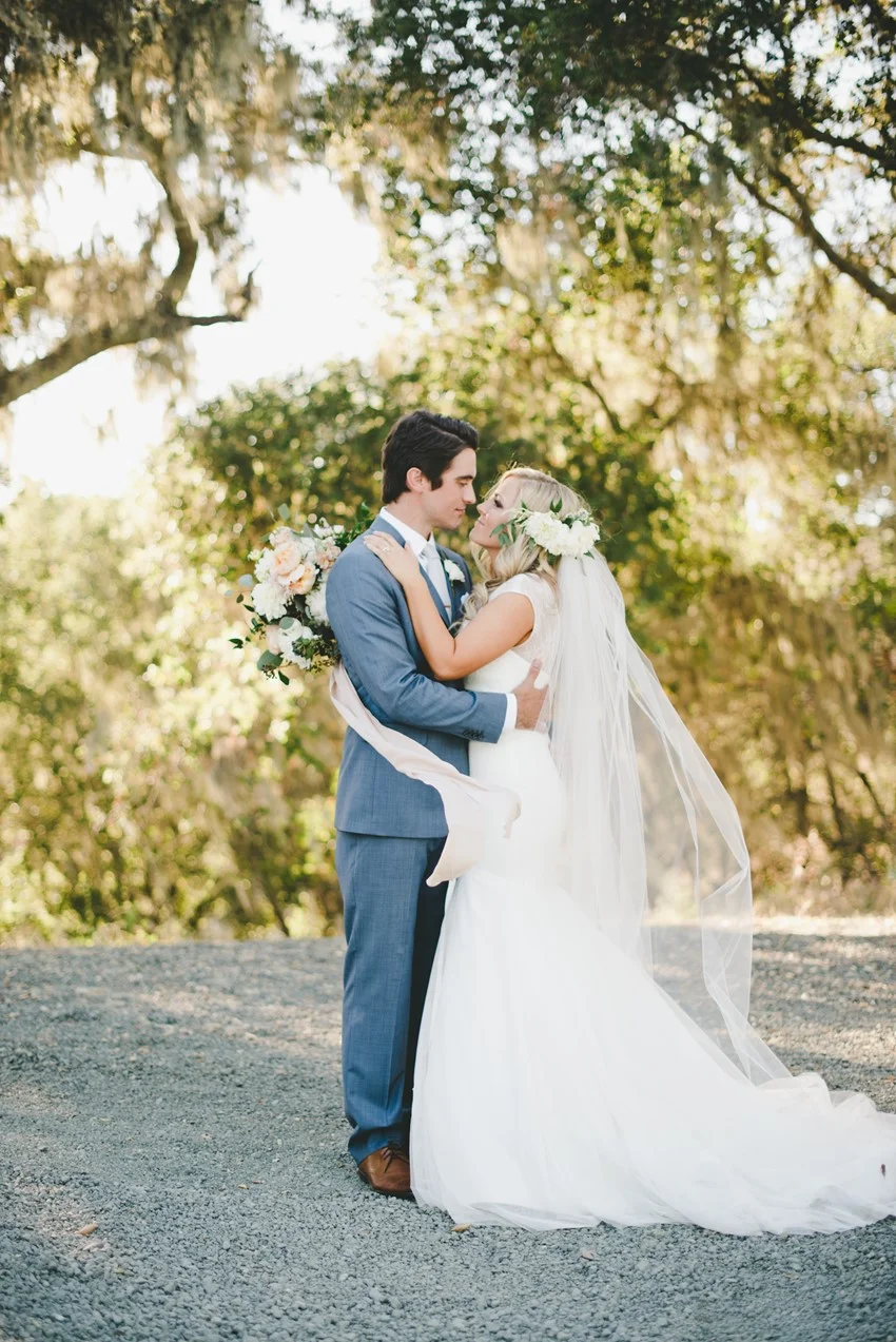 Elegant Boho Vintage Wedding // Photography by Onelove Photography http://www.onelove-photo.com