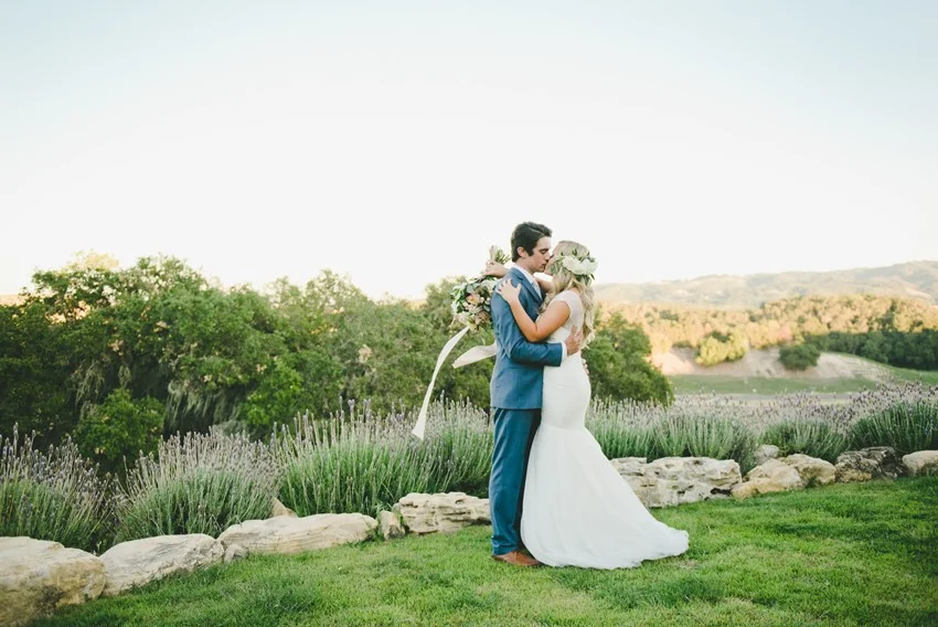 Summer Winery Wedding // Photography by Onelove Photography http://www.onelove-photo.com