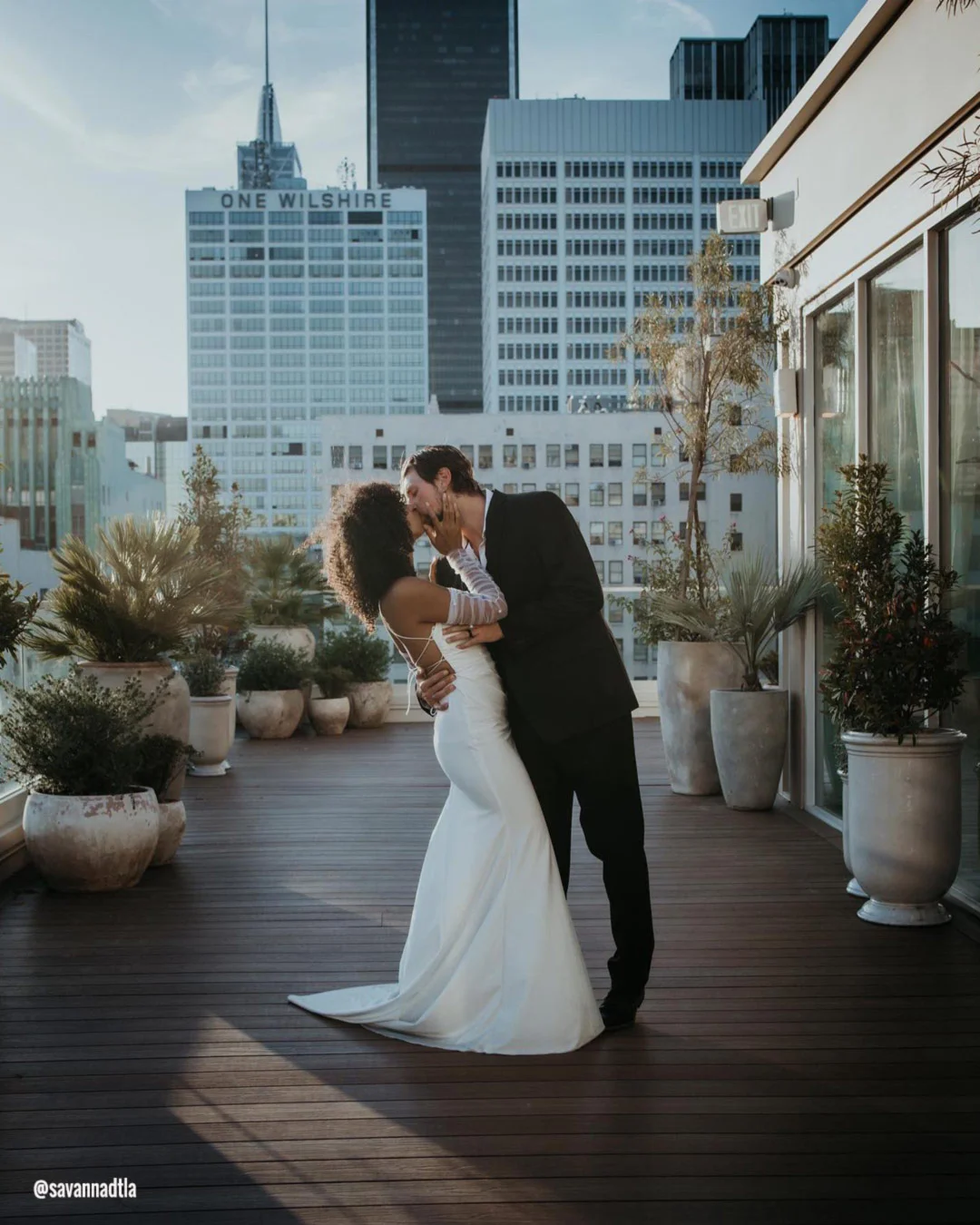 los angeles wedding venues bride groom rooftop savannadtla
