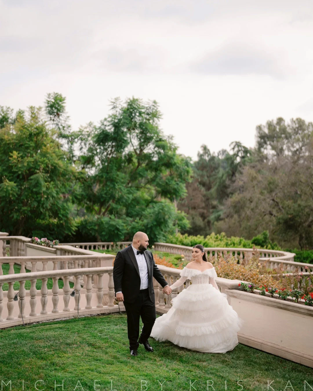 los angeles wedding venues bride groom outside michaelbykriska