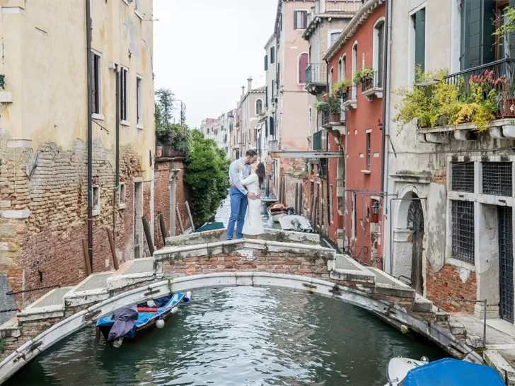 flytographer honeymoon photos in Venice